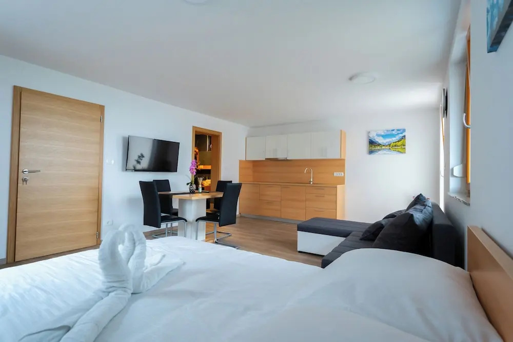 PJ Apartments & Wellness
