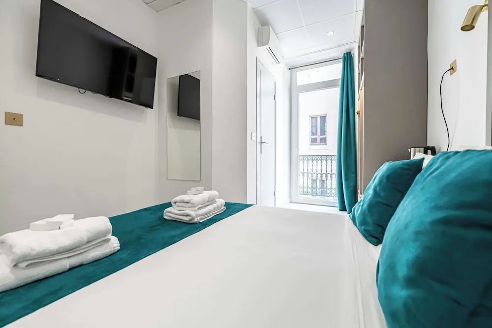 Hotel Avaton - Deluxe Balcony Bedroom - Cannes Palais