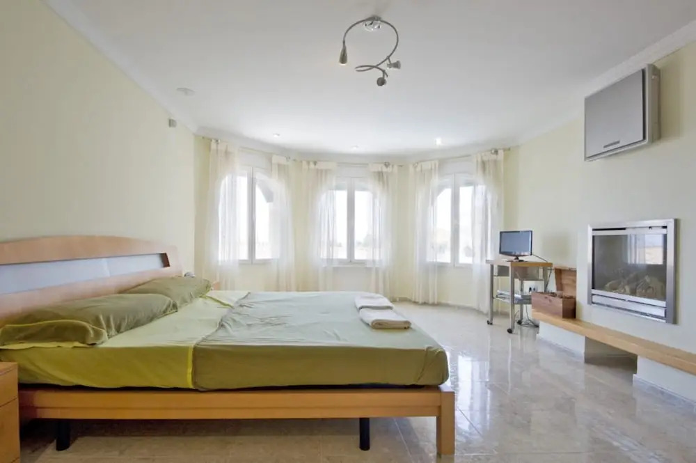 Villa - 4 Bedrooms with Pool, WiFi and Sea views - 104966