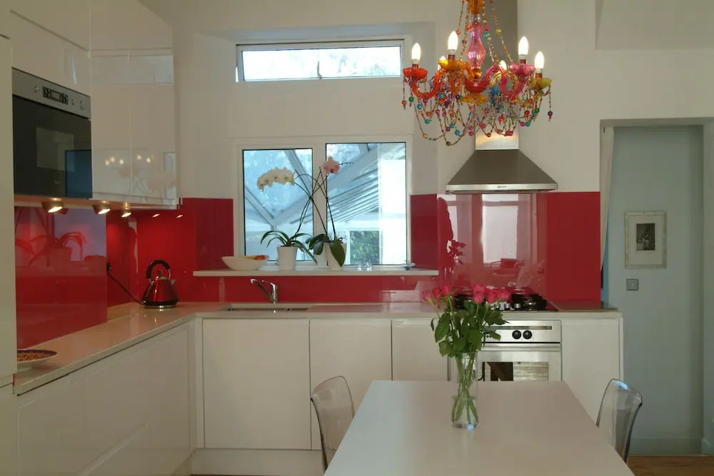 Charming Garden Flat In Central London