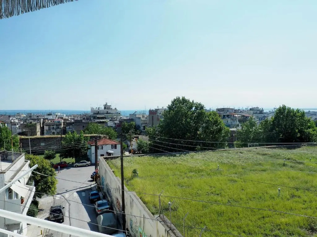 Sunny apartment near the center