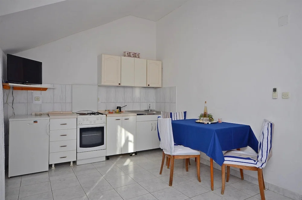 Apartments and Rooms Bepina