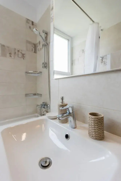 1BDR Comfort by ApartInvest