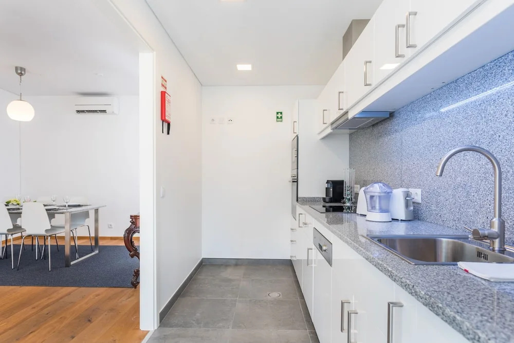 Casa da Praça Apartments - by Casas na Ilha