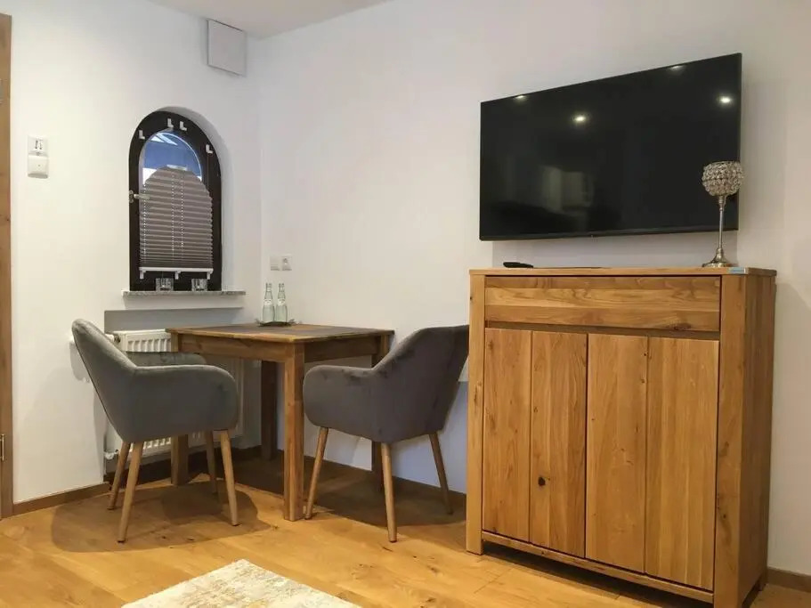 Exklusiv - neu renoviertes Apartment mit Terrasse