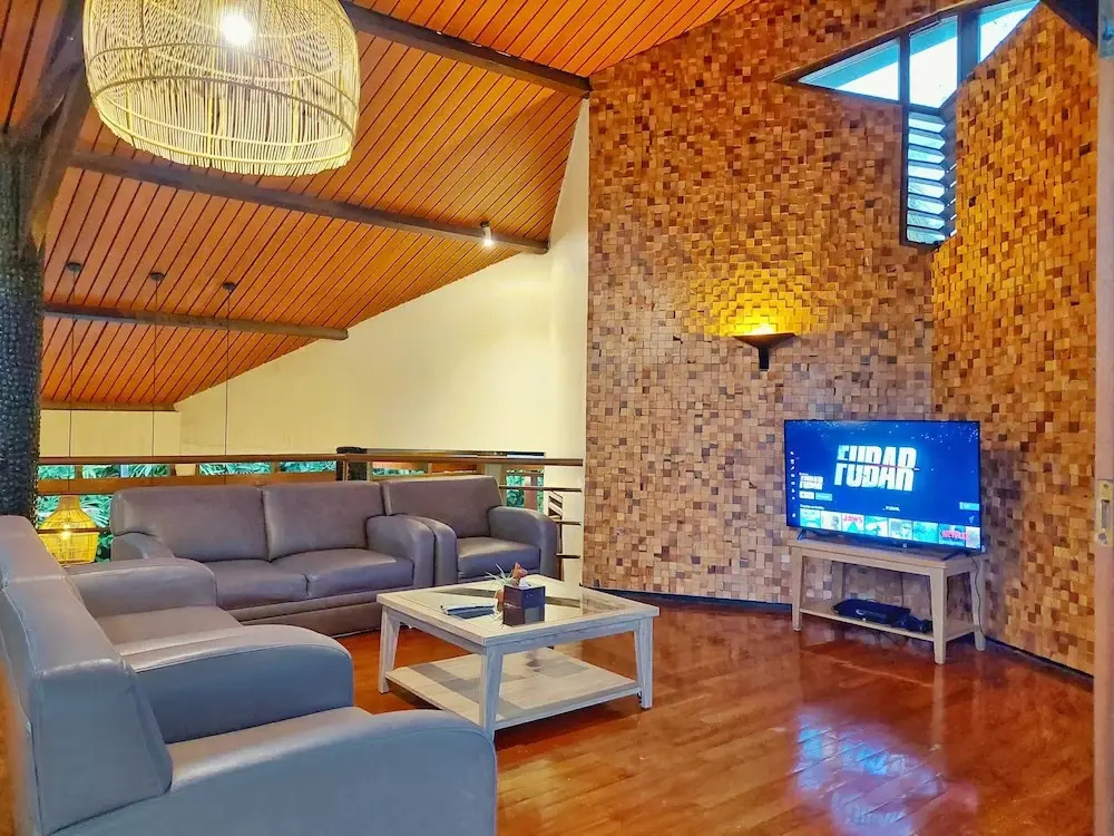 Villa 4-BR Klub Bunga No. 8 Batu Malang