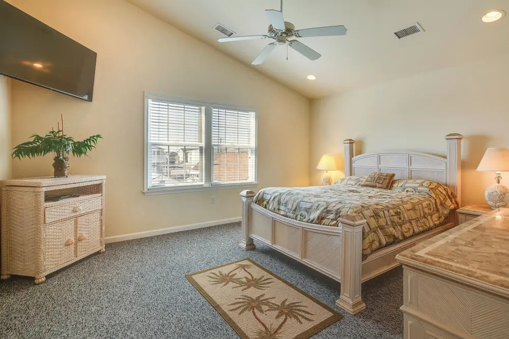 Half-mi to Wildwood Boardwalk: Family-friendly Apt