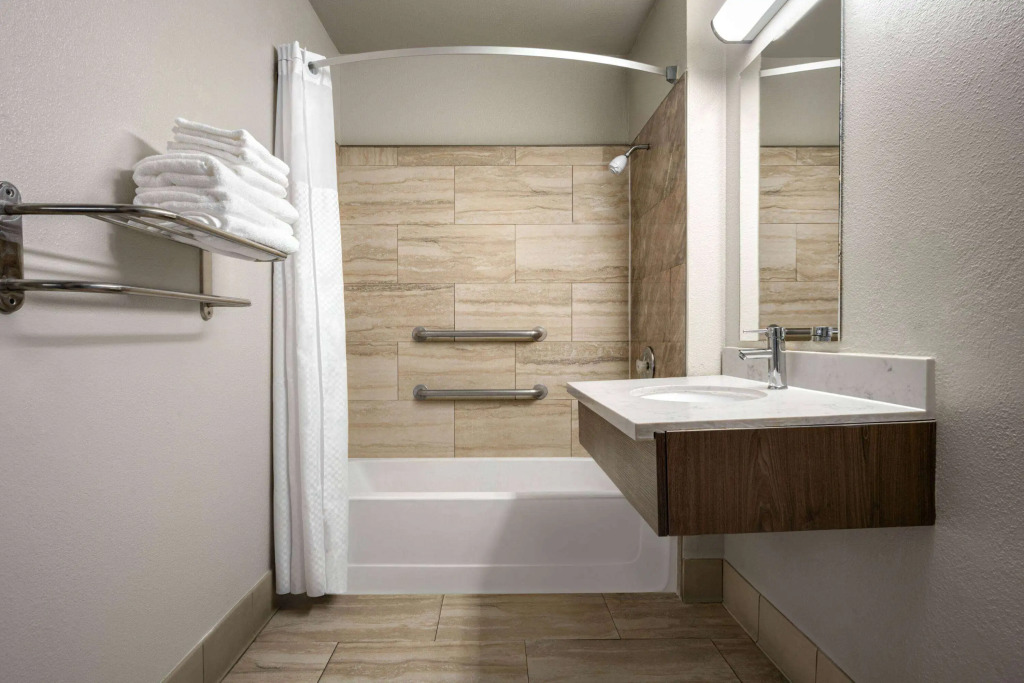 Days Inn by Wyndham Fresno South