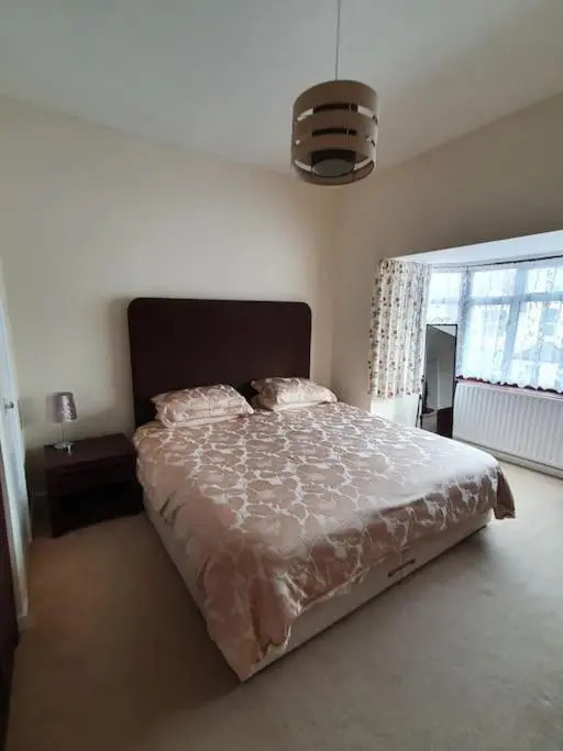 Polly's Place - A lovely 3 bed flat, near to beach with free parking