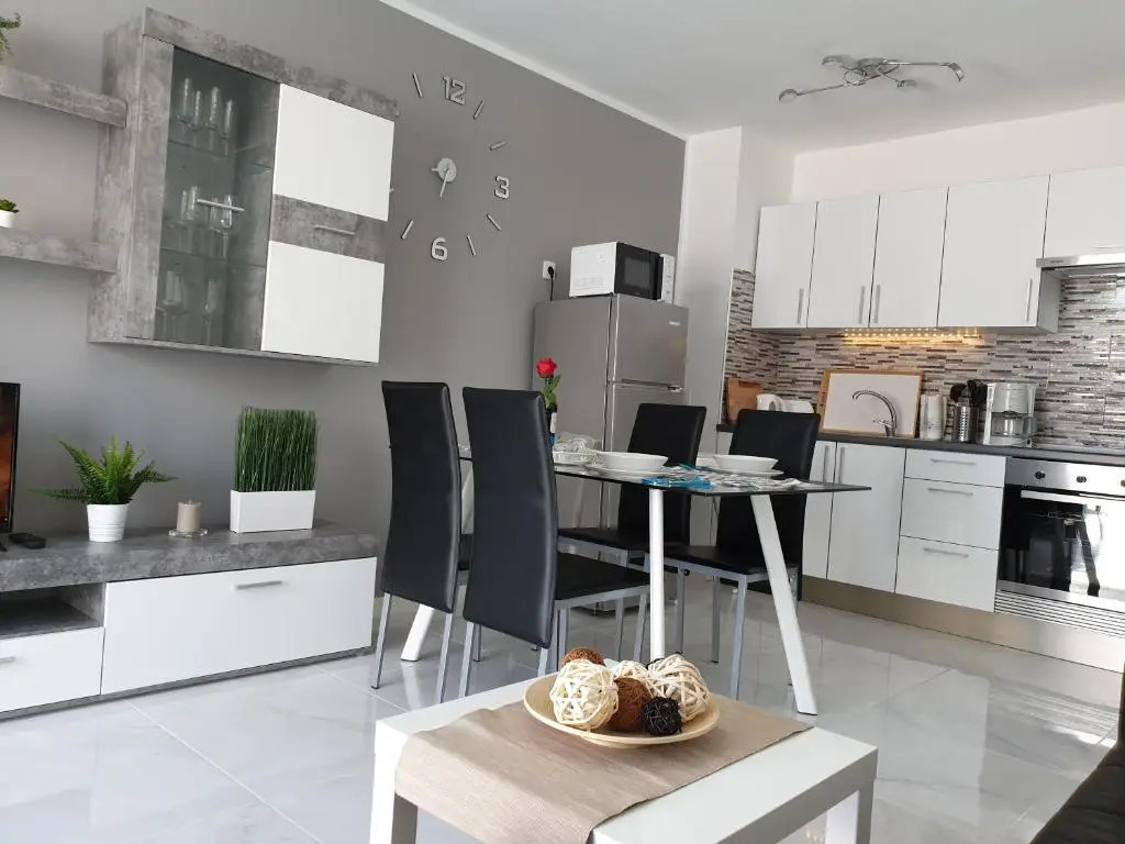 Casa Las Flores with heated pool, only 490 meters to the beach, balcony, wifi