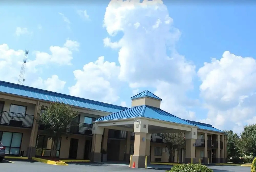 Best Western Luxury Inn & Suites