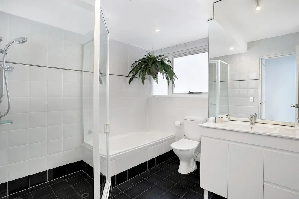 Beautiful 2 Bedroom Apartment Overlooking Manly Wharf - MAN29