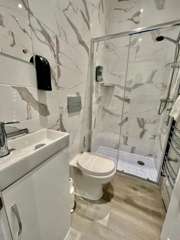 PRIVATE GATED BRAND NEW, FULLY RENOVATED HOUSE 3 BEDS SLEEPS FIVE Free PARKING