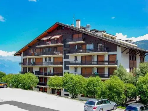 Apartment Cerisiers Hrez by Interhome