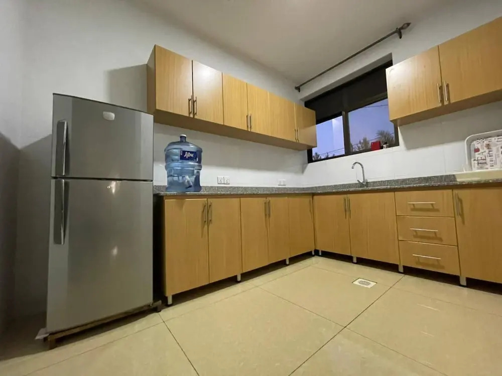 Room-nshuti Spacious Quiet Rm For Short