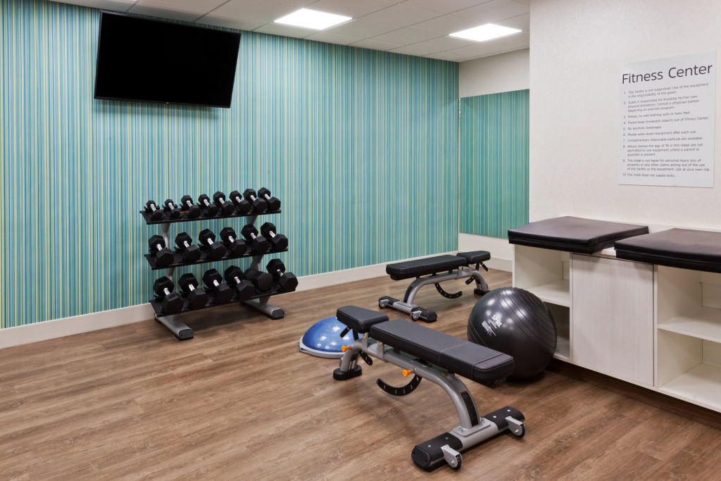 Holiday Inn Express & Suites - Fayetteville by IHG