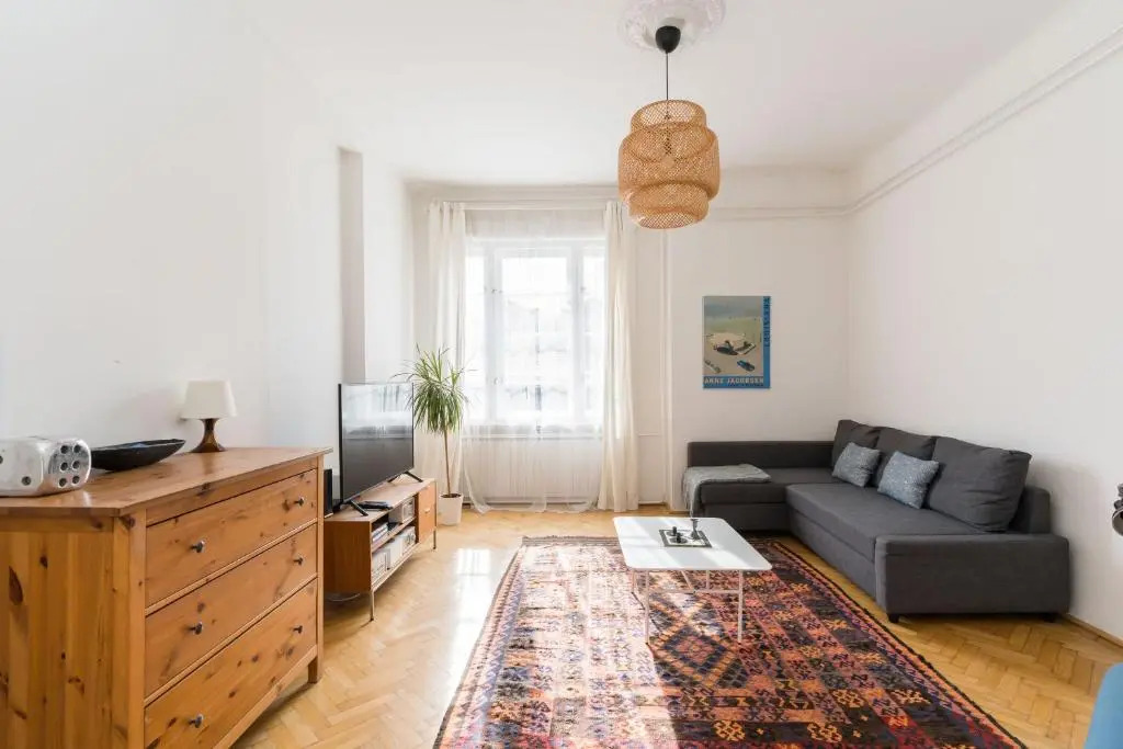 Klauzal apartment w/3 bedrooms, french balcony