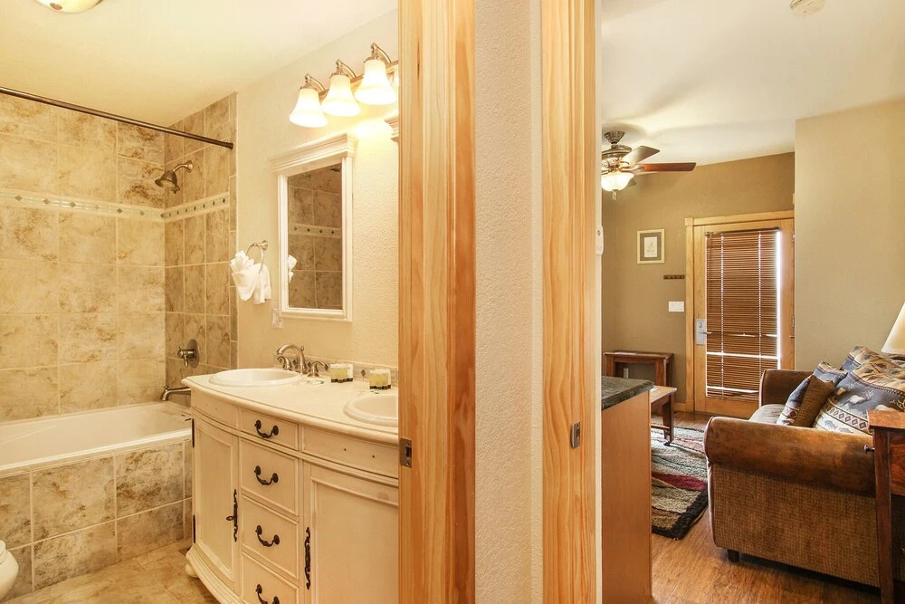 Macgregor Mountain 27c 1 Bedroom Condo by RedAwning