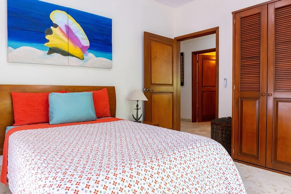 Paseo Del Sol Coral 204 3 Bedroom Condo by Redawning