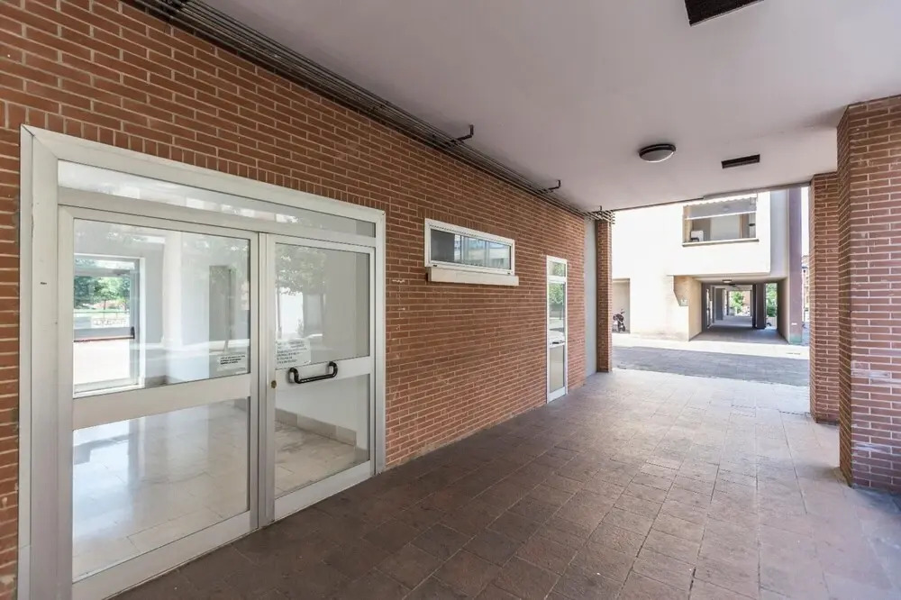 Dossetti in Bologna with 1 bedrooms and 1 bathrooms