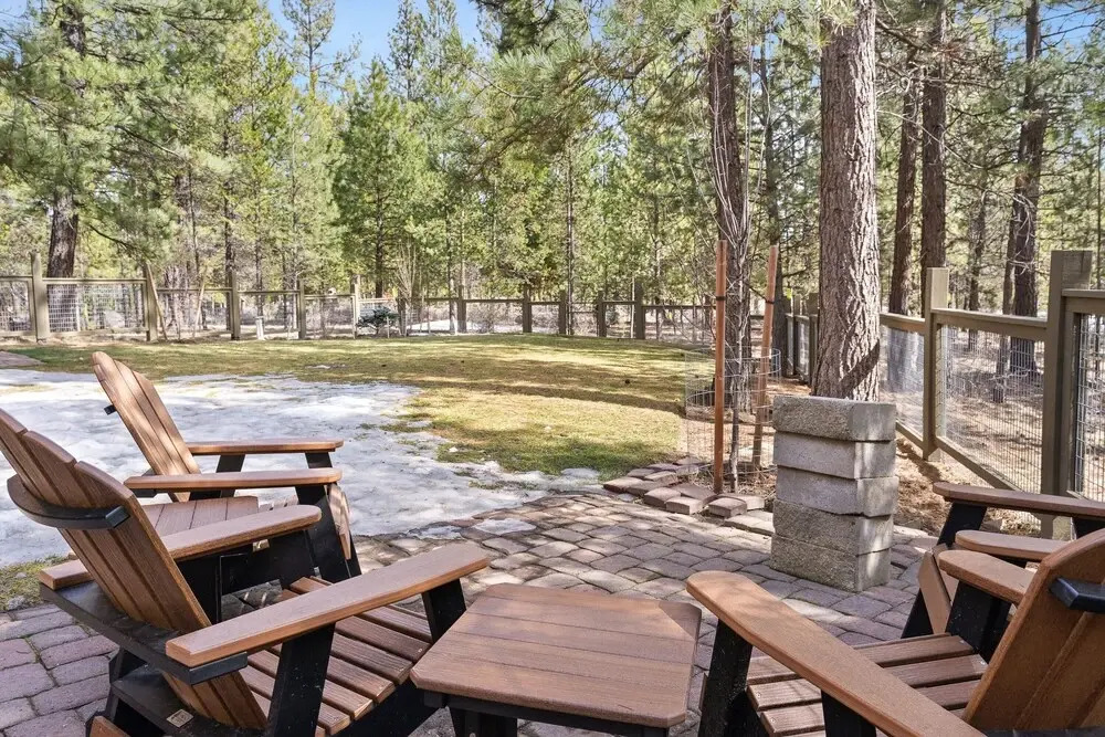 Super Coop 5 Bedroom Home by RedAwning, Bend