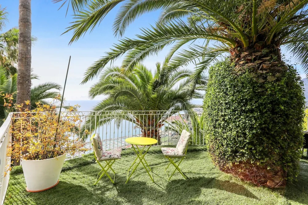 Villa With one Bedroom in Menton, With Wonderful sea View, Private Pool, Terrace - 4 km From the Beach