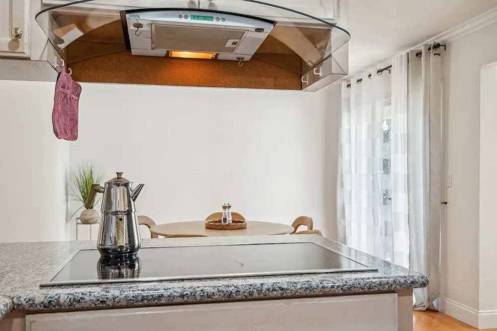 Spacious Mountain View Duplex In Prime Location 3 Bedroom Duplex