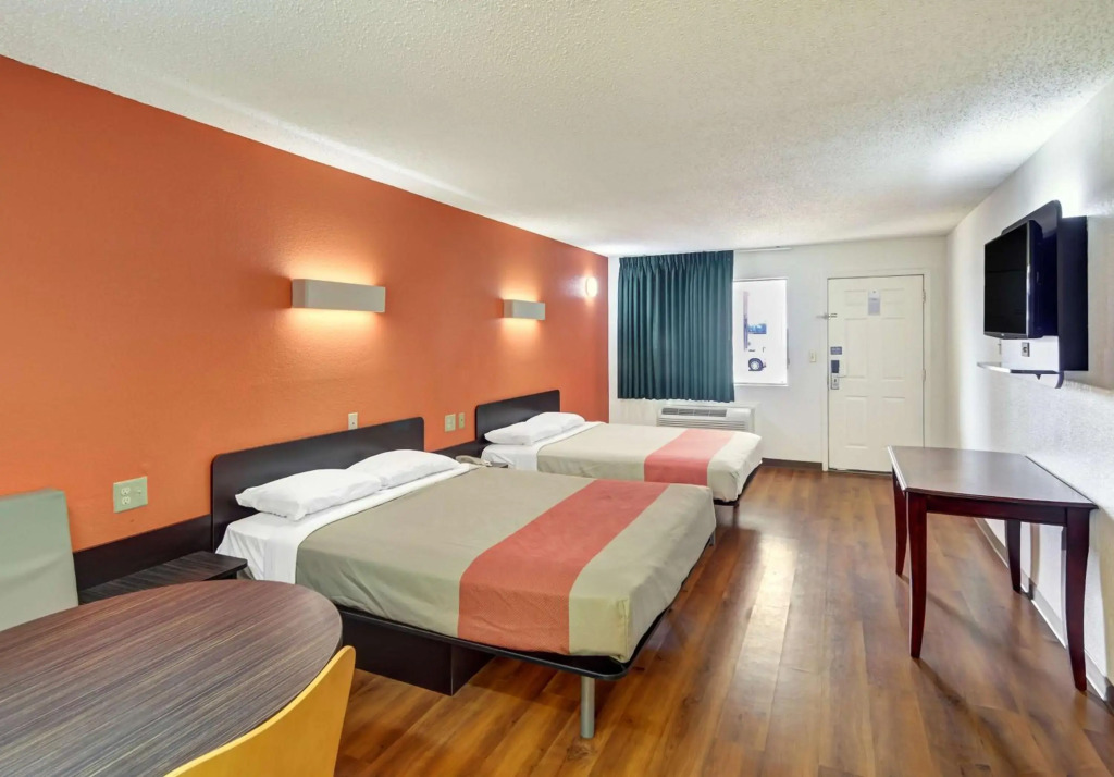 Motel 6-Lindale, TX