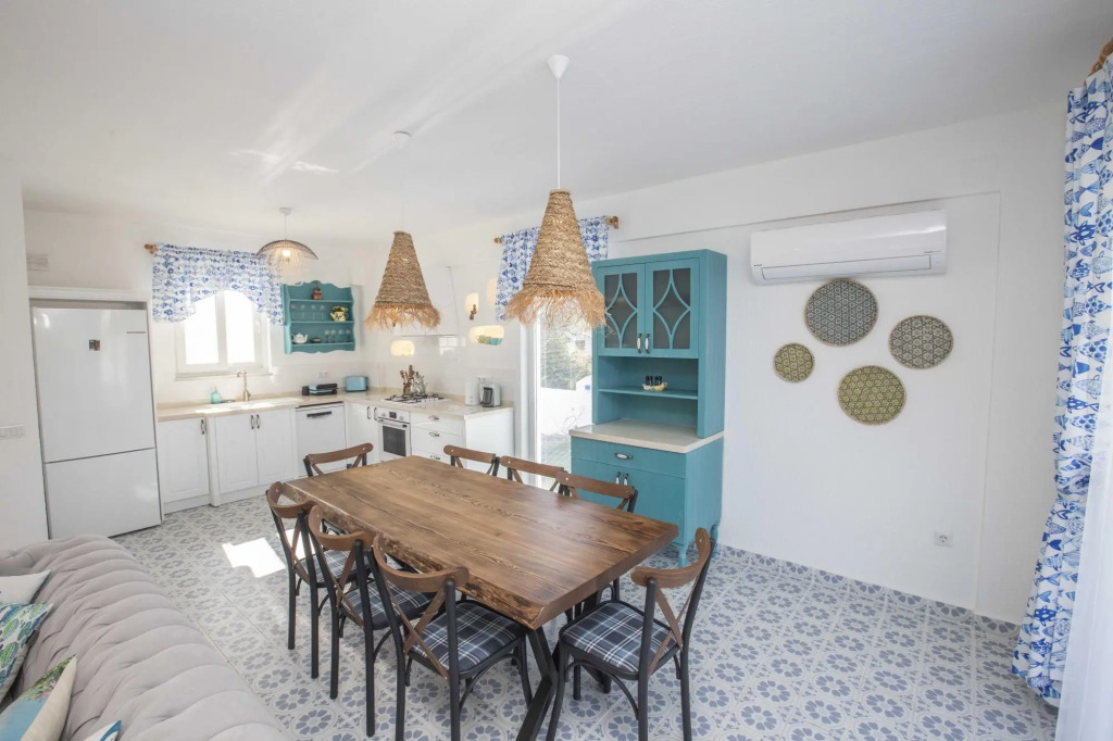Villa Blue Island