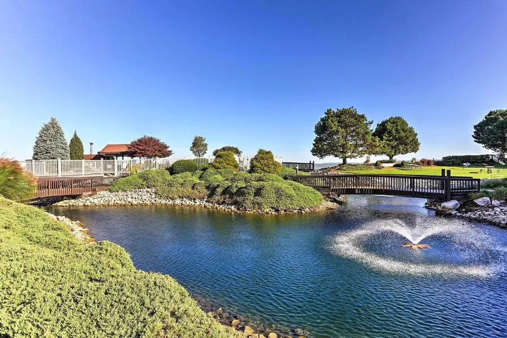 The Shores Condo w/ Beach Access < 2 Mi to Dtwn!
