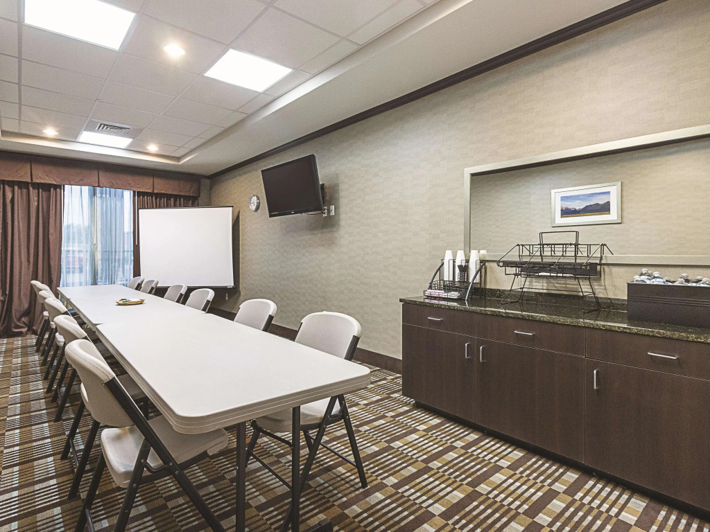 La Quinta Inn & Suites Casino and Bar by Wyndham Glendive