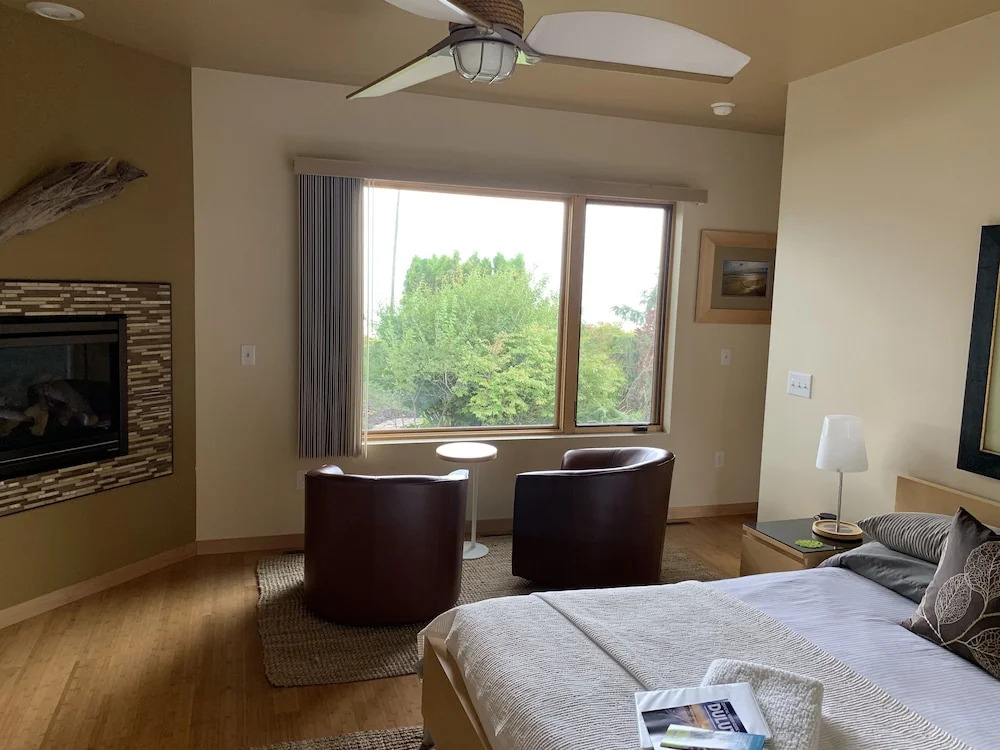 Solglimt Lakeshore B&B