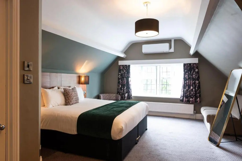 The Oatlands Chaser by Innkeepers Collection