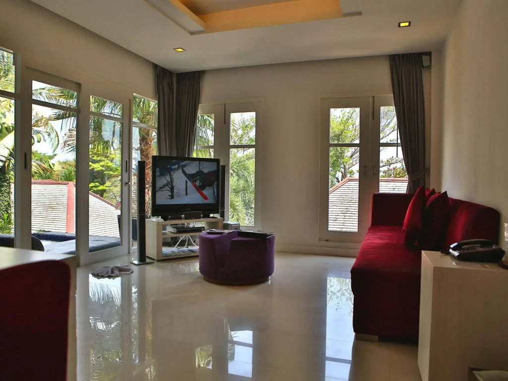 Replay Pool Villa