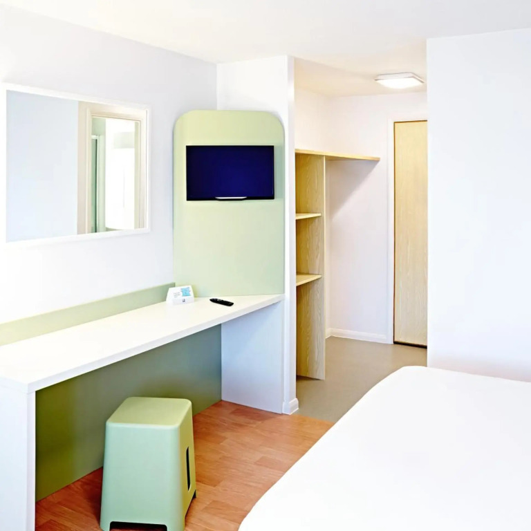 Warrington Motel, J20 M6 Lymm Services