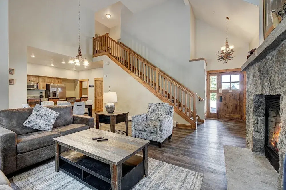 Spacious, Updated Townhome With Private Garage 3 Bedroom Condo