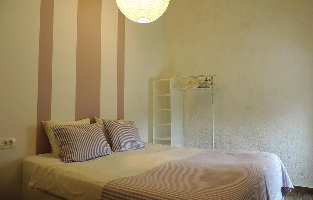 6 Bedroom Pet Friendly Home In Labin