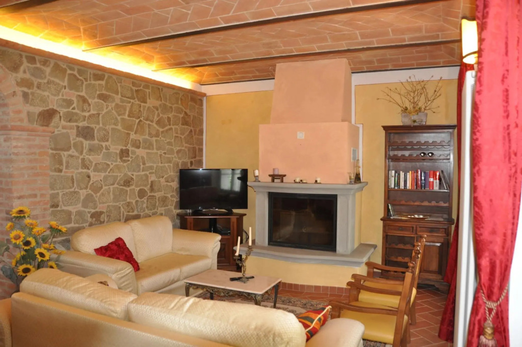 Beautiful villa sleeps 8 with private garden and pool-VILLA AGRIROSA