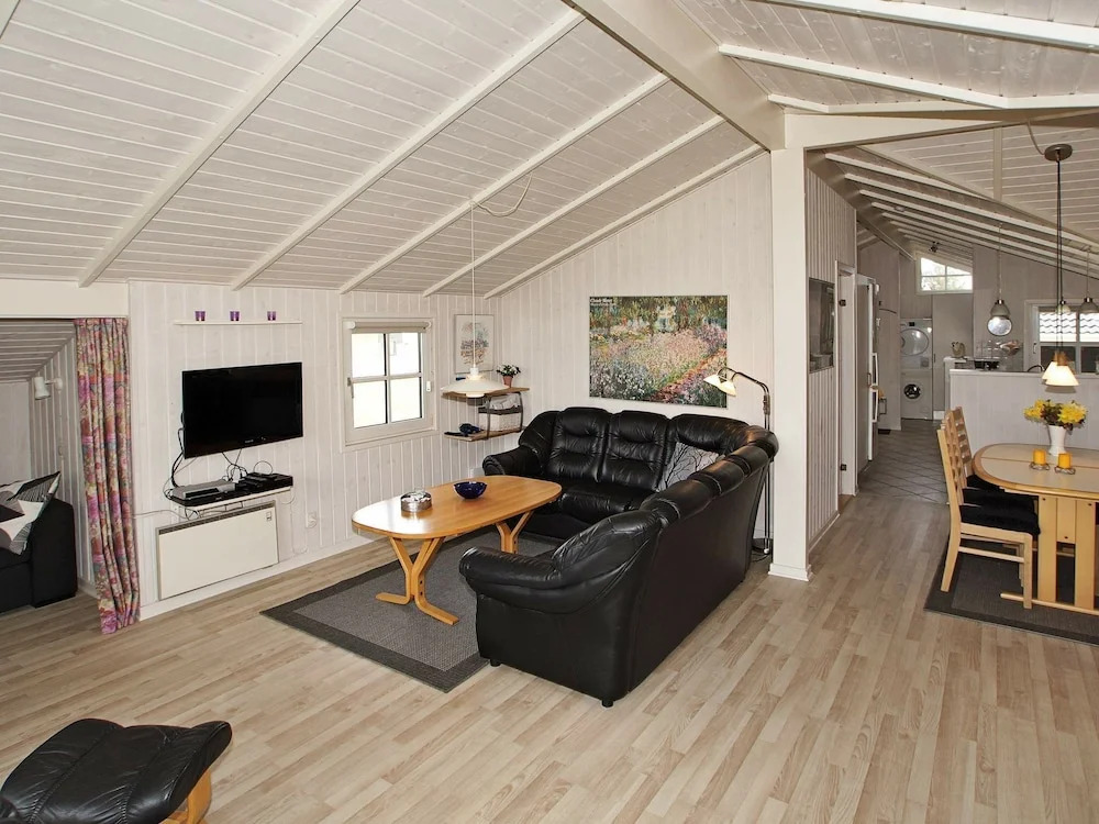 Luring Holiday Home in Hemmet With Whirlpool