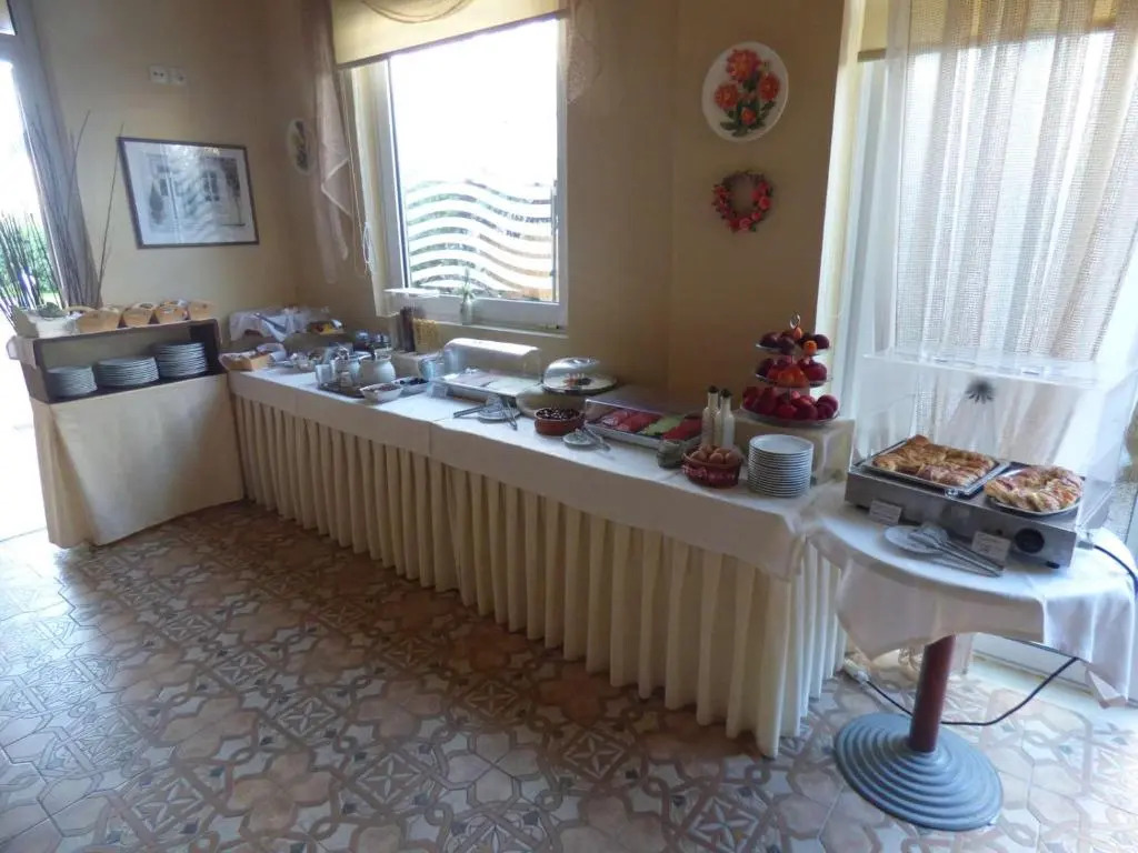 Nikos House