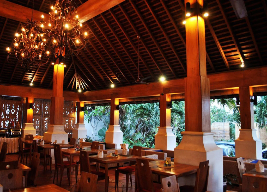 Villa Kayu Raja