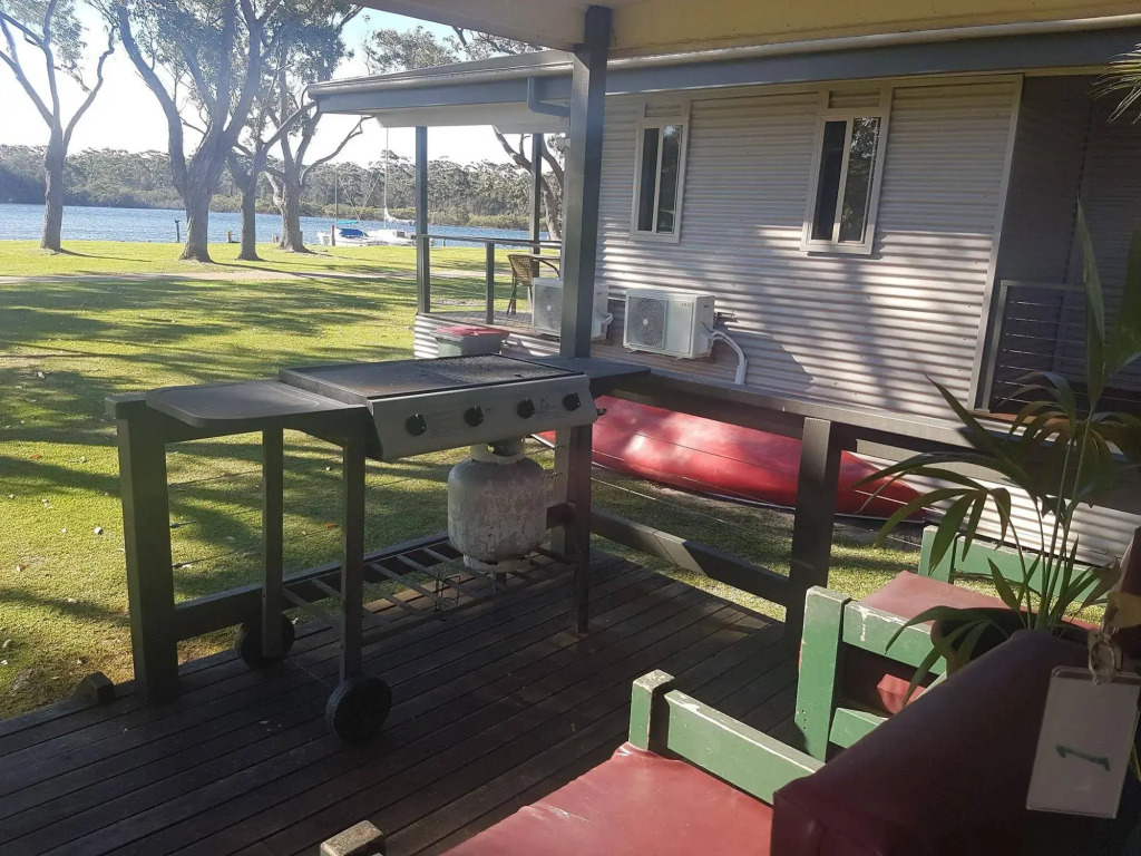 Bentley Waterfront Motel & Cottages