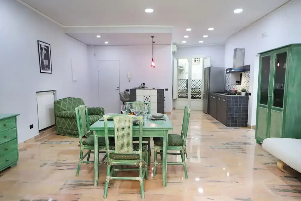 Modern Apartment at Piazza del Gesu'