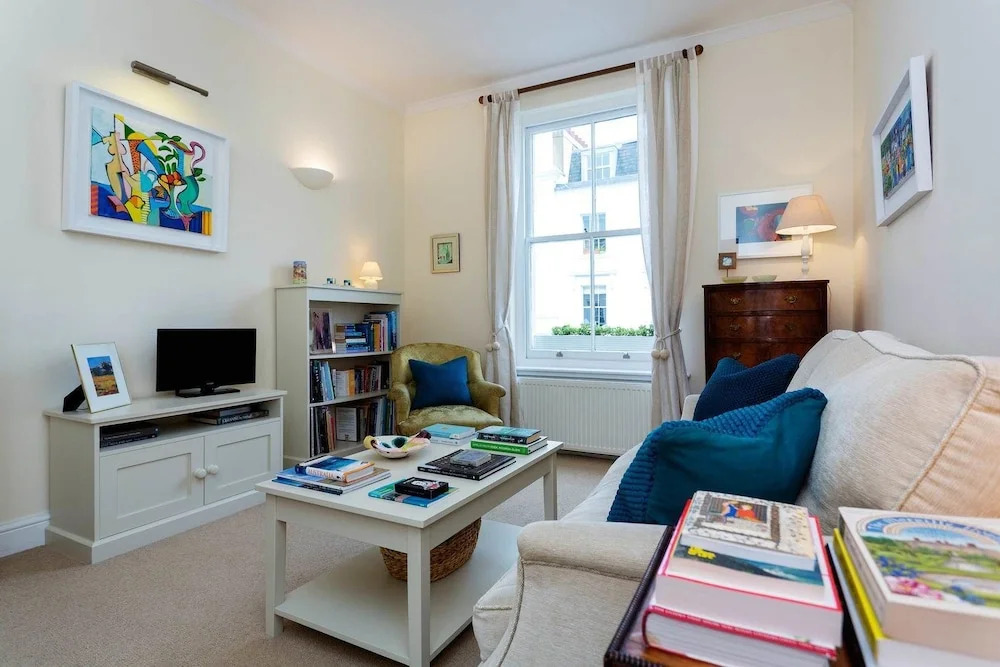 Cosy Sussex Street