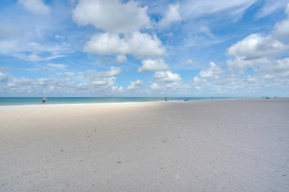 2 Bungalows in Redington Shores! Steps to Beach