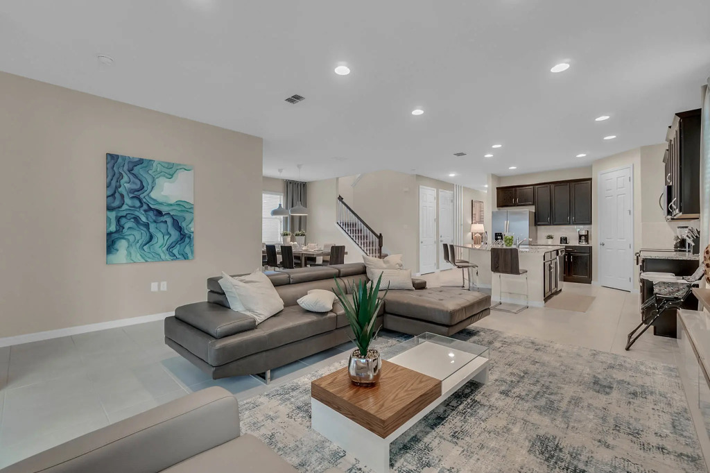 5 Bedrooms 55 Bathrooms Solara 9026 Pc