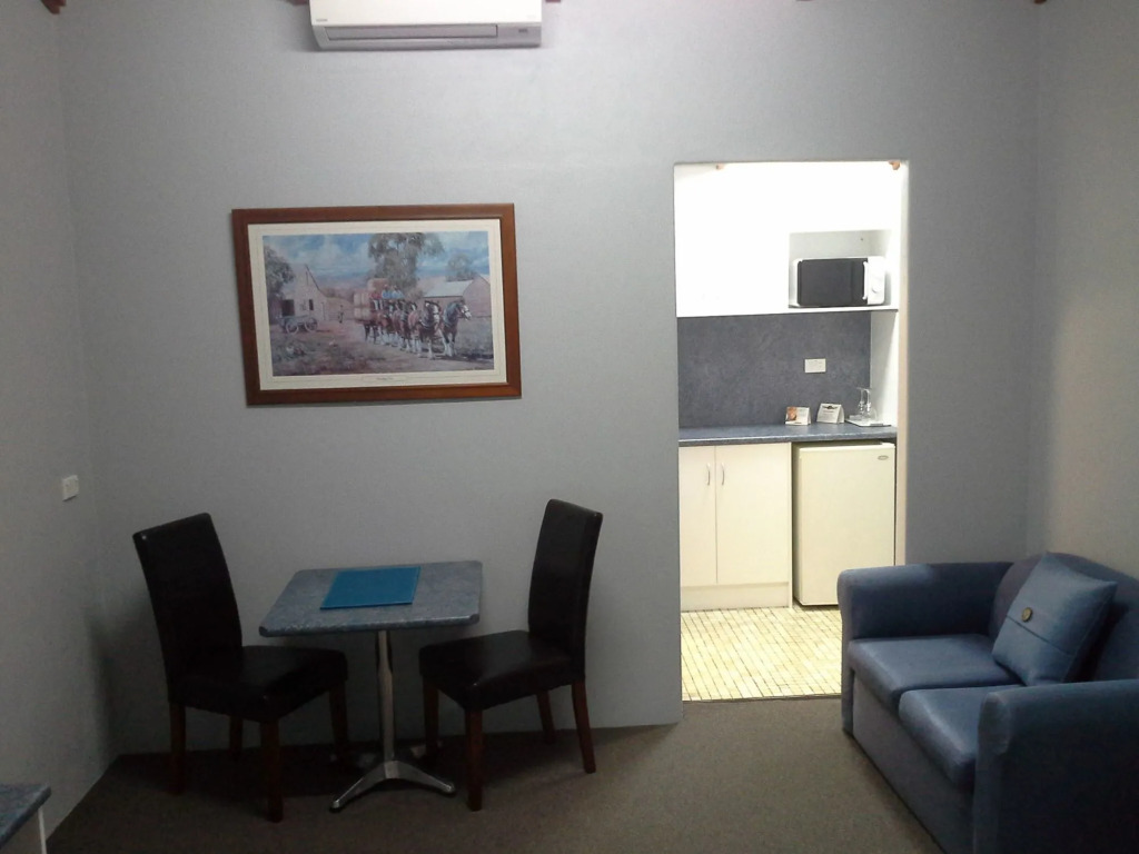 Hideaway Motor Inn