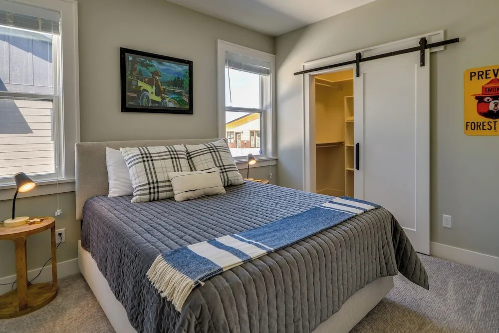 Stylish Montana Vacation Rental w/ Private Hot Tub