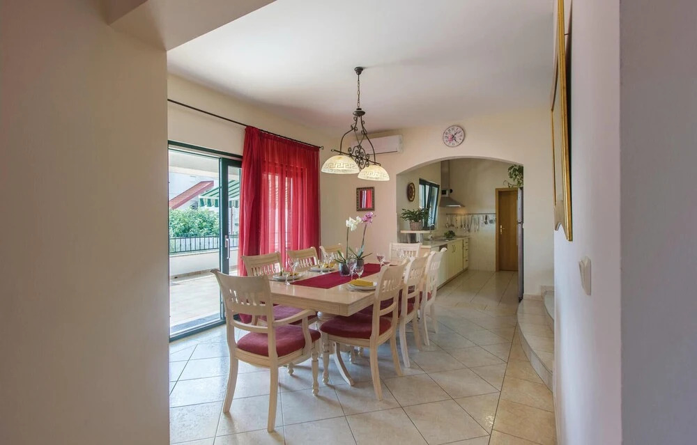 Amazing Home in Stobrec With Wifi and 4 Bedrooms