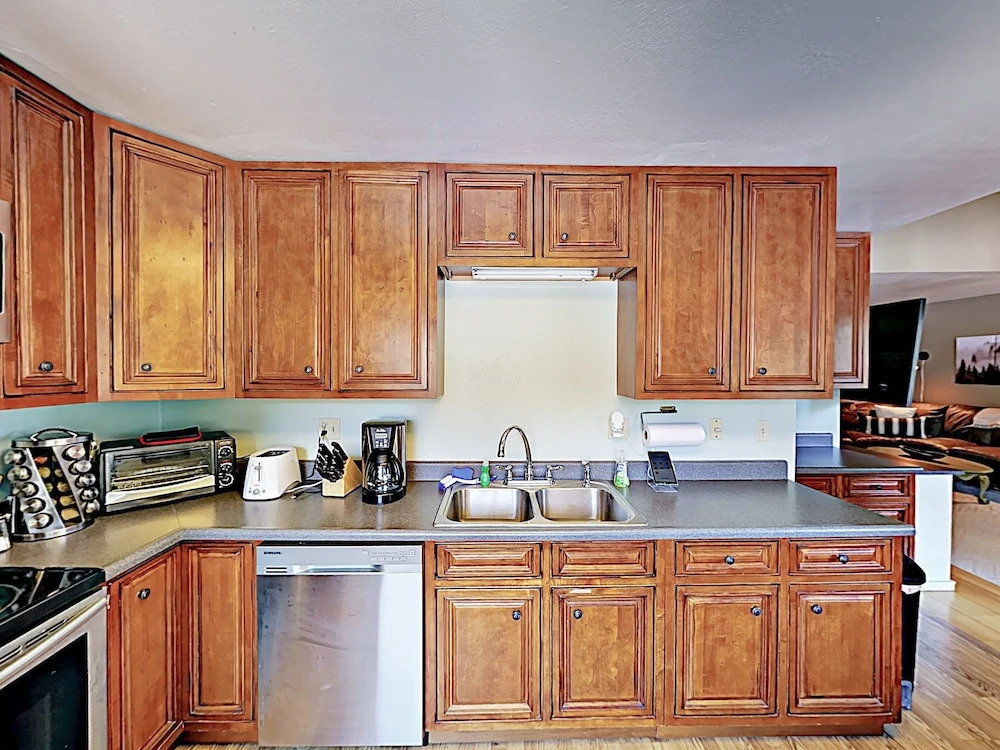 Meadow #16 - 3 Br Condo